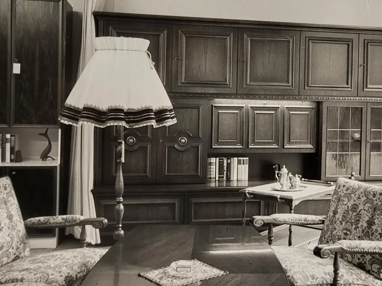 Eine unserer ersten Möbeleinrichtungen